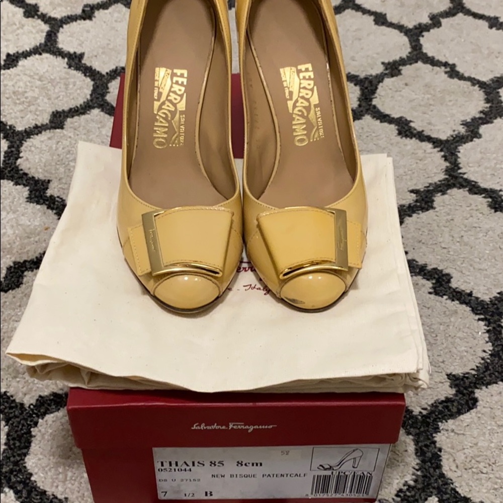 Ferragamo Nude Thais Heels Size 7.5